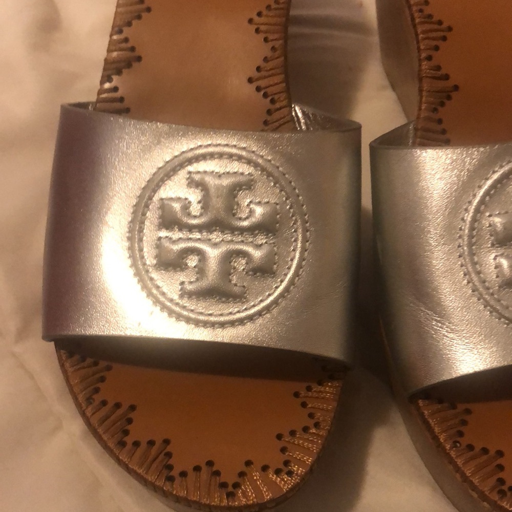 Nice Tory Burch metallic wedge